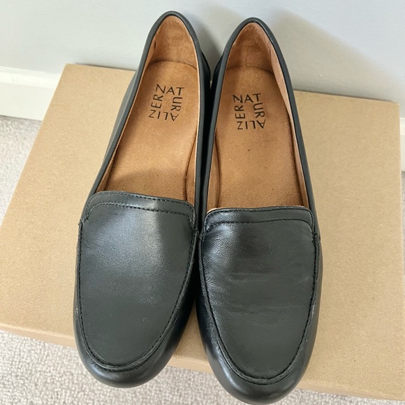 Naturalizer Flats - Picture 2 of 3